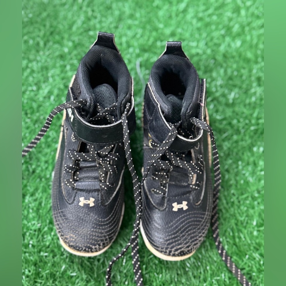 Under Armour Kids Black High-Top Cleats Size 11K